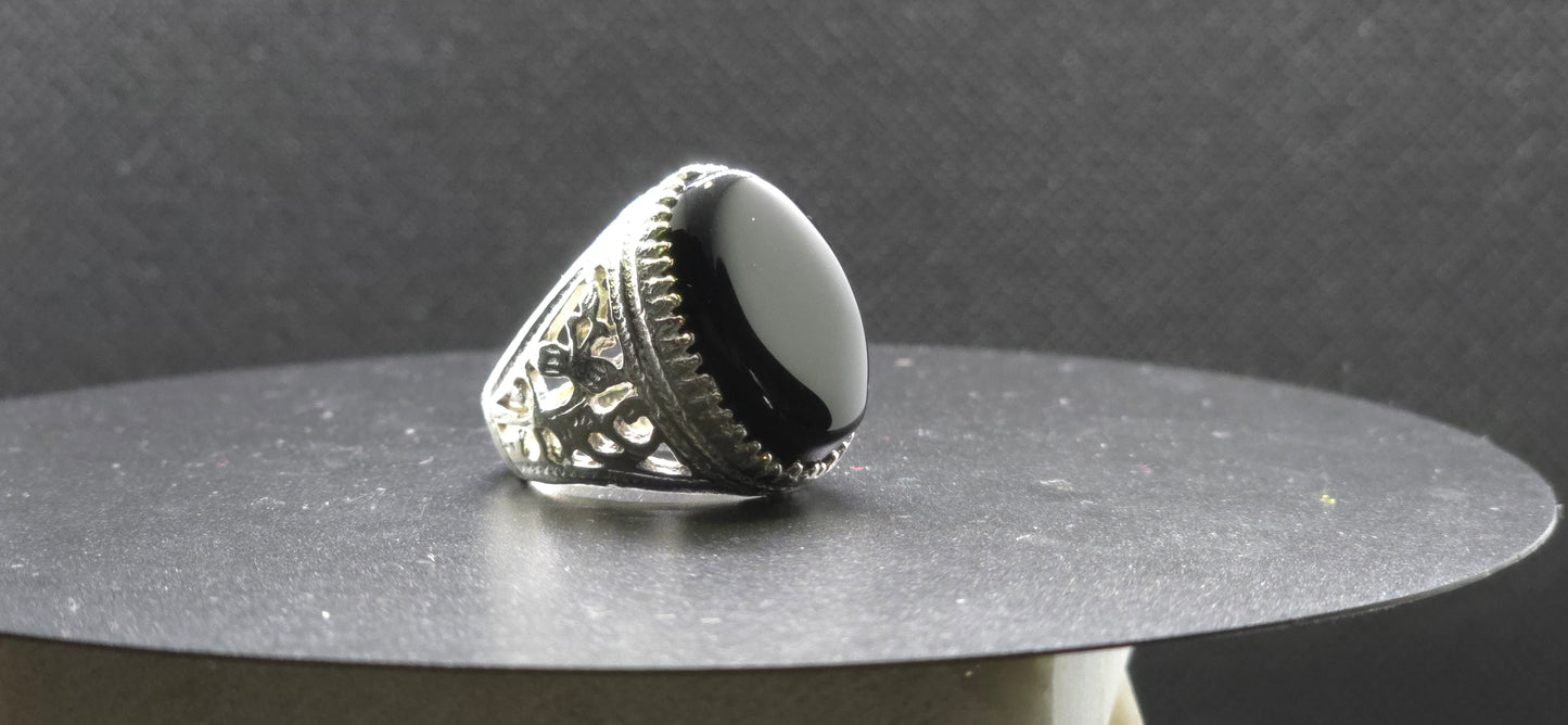 Black Hakik (Agate) Ring