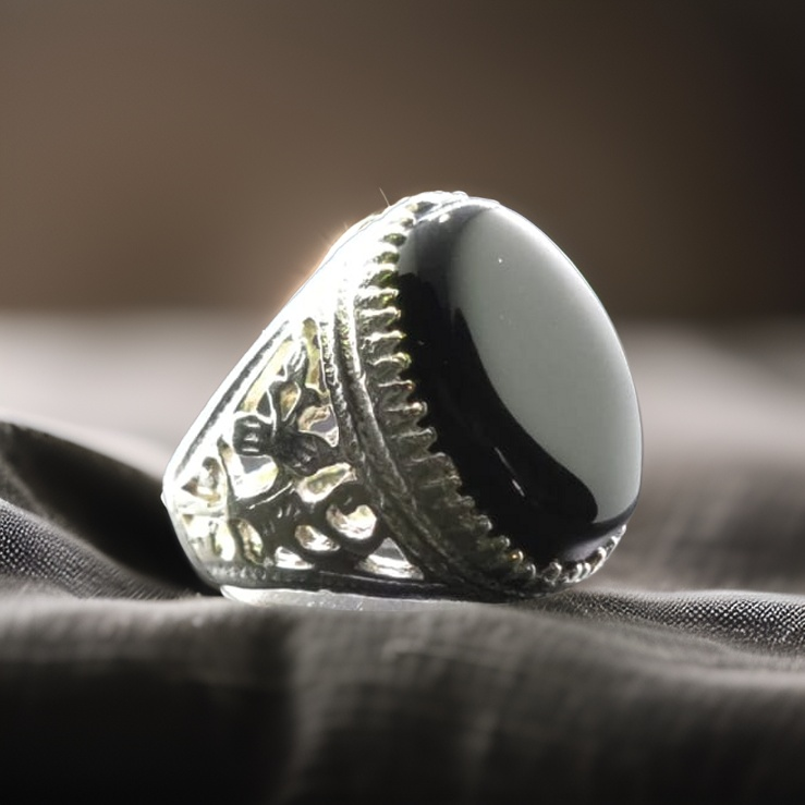 Black Hakik (Agate) Ring