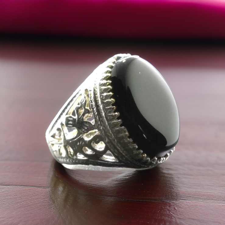 Black Hakik (Agate) Ring