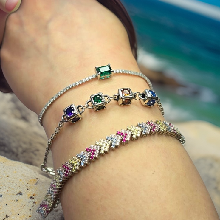 Tennis bracelet with green stone